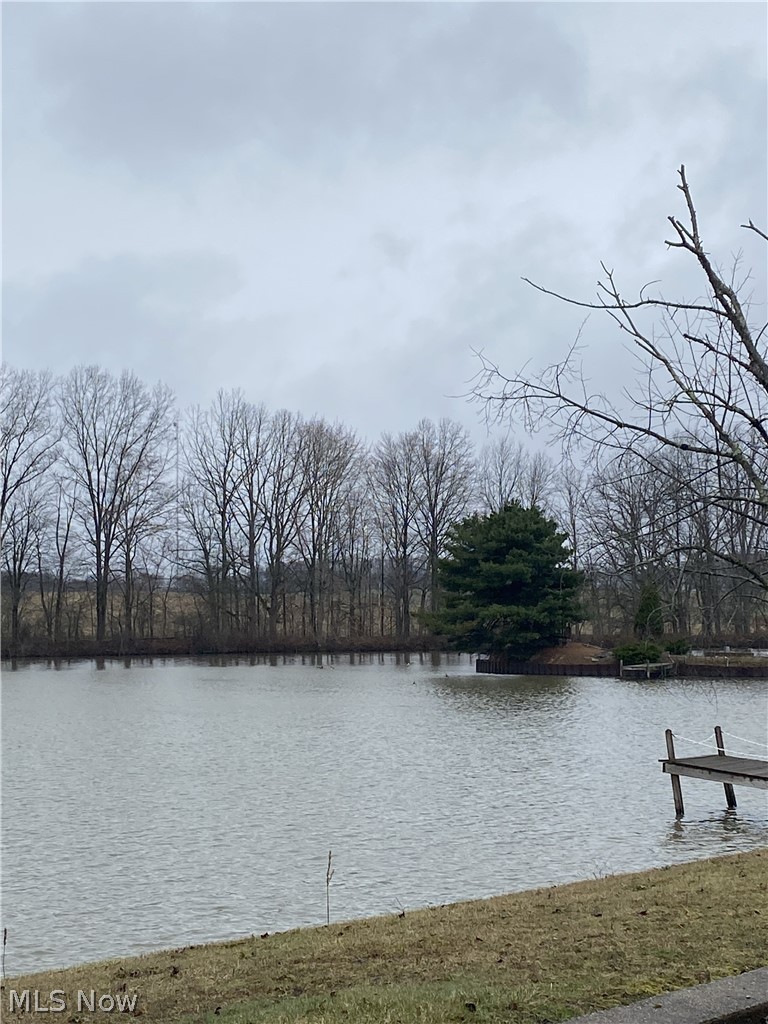 708 Country Pines Drive SW Warren OH 44481