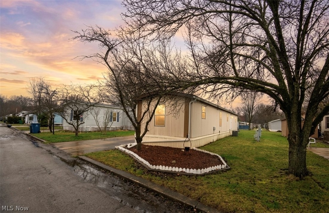 708 Country Pines Drive SW Warren OH 44481