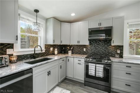 8318 Kellydale Street NW Massillon OH 44646
