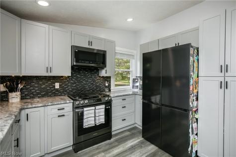 8318 Kellydale Street NW Massillon OH 44646