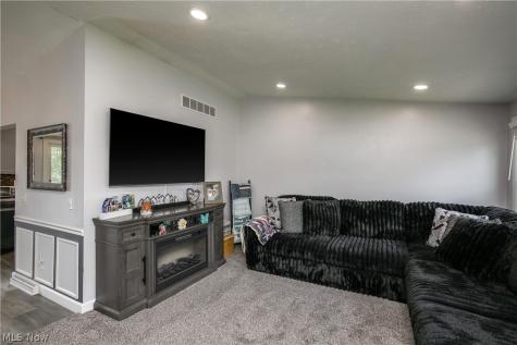8318 Kellydale Street NW Massillon OH 44646