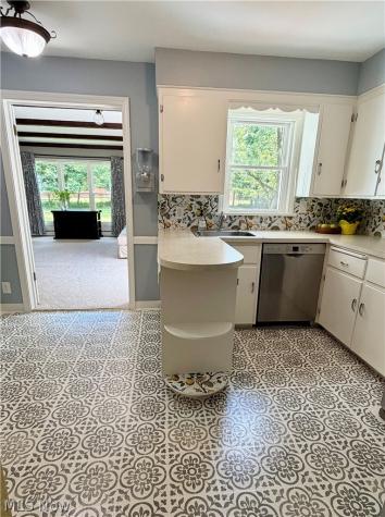 1403 Croyden Road Lyndhurst OH 44124