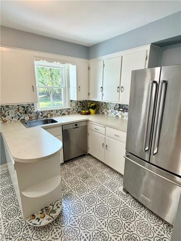 1403 Croyden Road Lyndhurst OH 44124