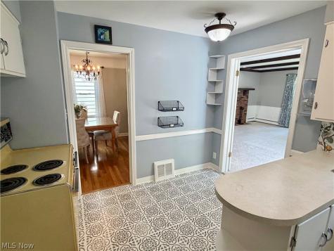1403 Croyden Road Lyndhurst OH 44124