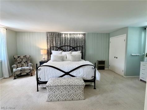 1403 Croyden Road Lyndhurst OH 44124