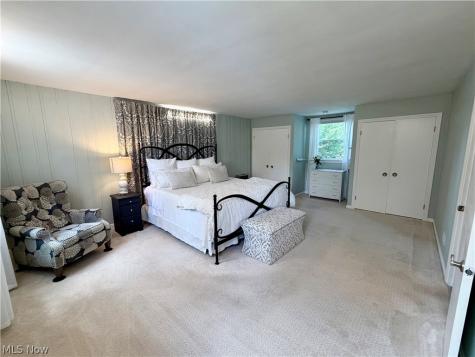 1403 Croyden Road Lyndhurst OH 44124