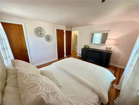 1403 Croyden Road Lyndhurst OH 44124