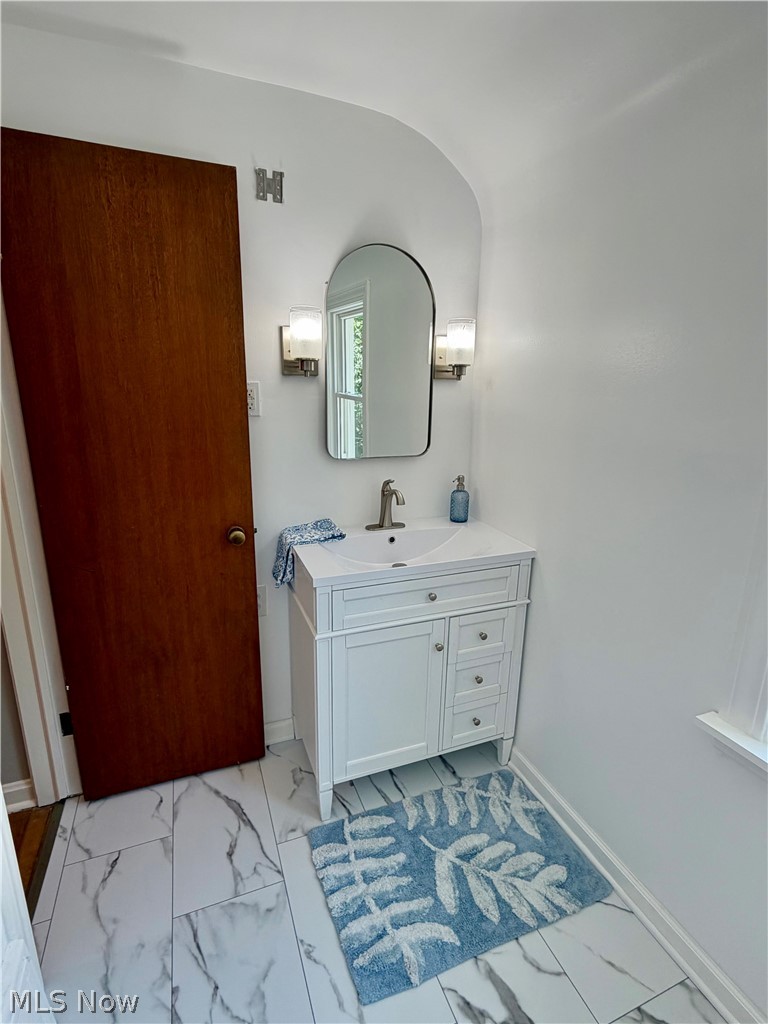 1403 Croyden Road Lyndhurst OH 44124
