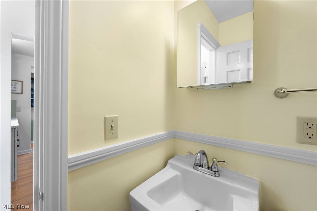 19190 S Sagamore Road Fairview Park OH 44126