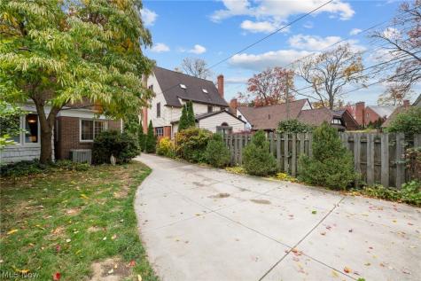 19190 S Sagamore Road Fairview Park OH 44126