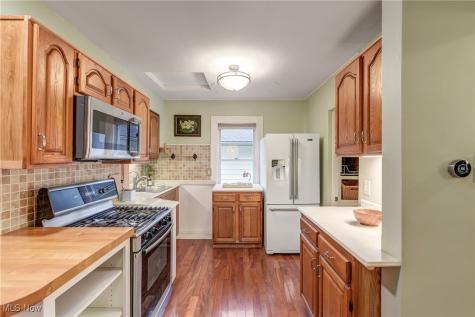 24401 Bruce Road Bay Village OH 44140