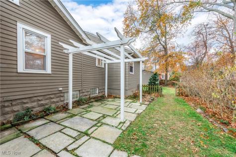 24401 Bruce Road Bay Village OH 44140