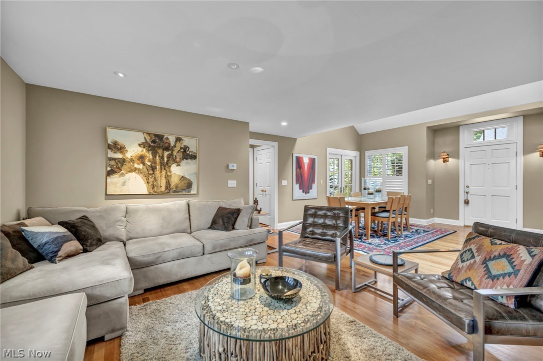 385 Longbeach Bay Village OH 44140