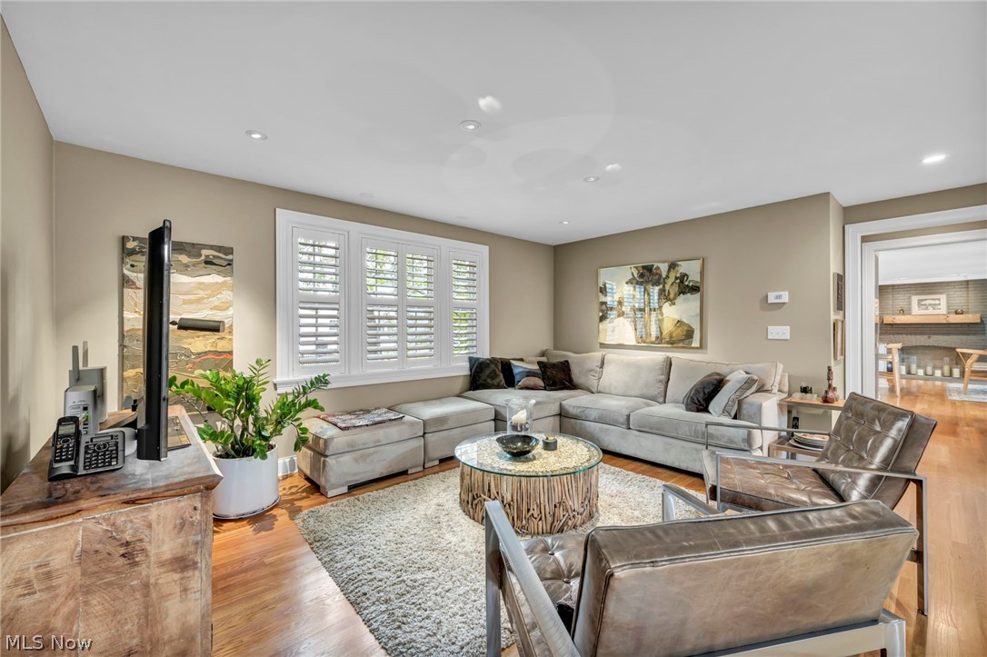 385 Longbeach Bay Village OH 44140