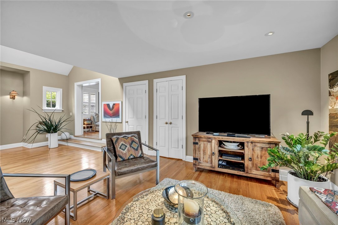 385 Longbeach Bay Village OH 44140