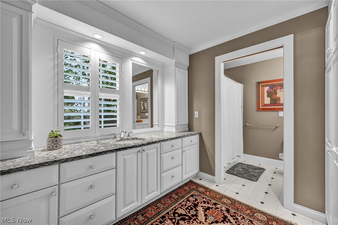 385 Longbeach Bay Village OH 44140