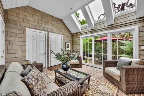 385 Longbeach Bay Village OH 44140