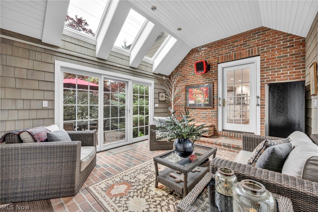385 Longbeach Bay Village OH 44140