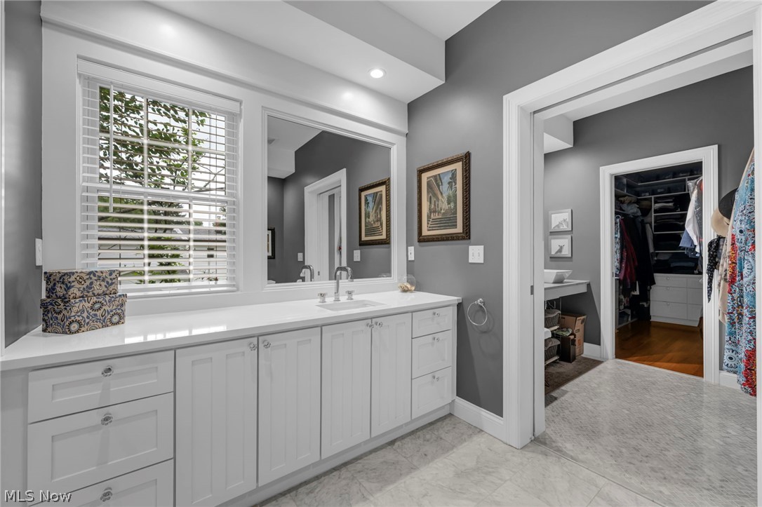 385 Longbeach Bay Village OH 44140