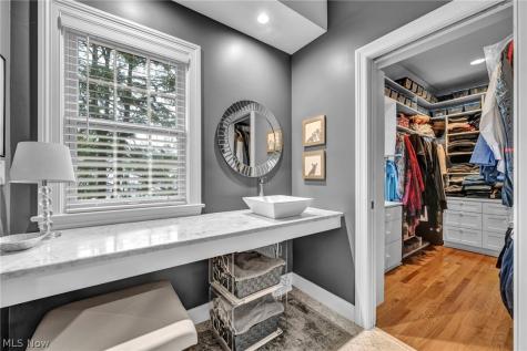 385 Longbeach Bay Village OH 44140