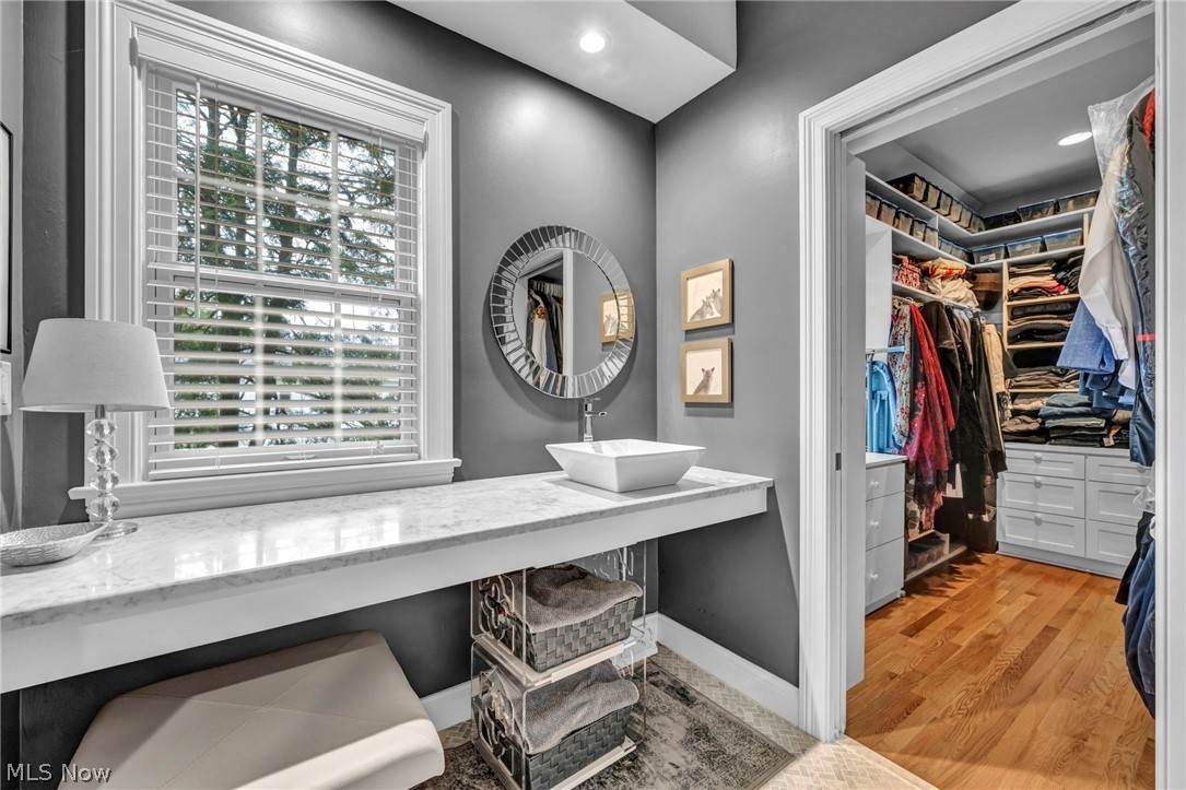 385 Longbeach Bay Village OH 44140