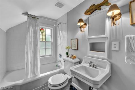 385 Longbeach Bay Village OH 44140