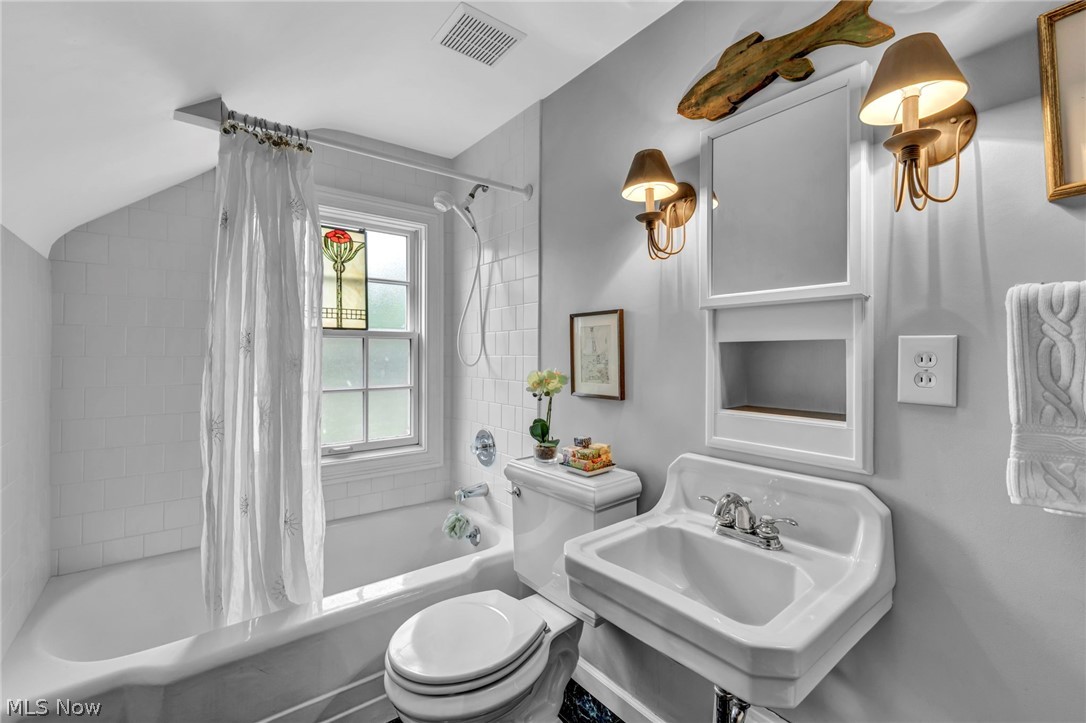 385 Longbeach Bay Village OH 44140