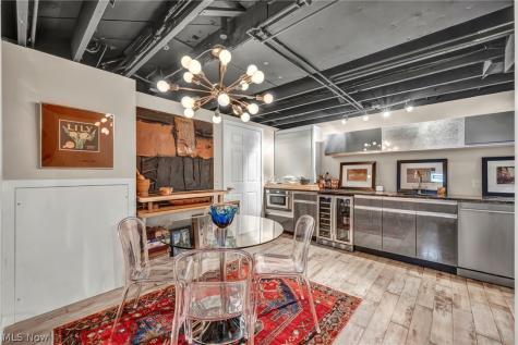 385 Longbeach Bay Village OH 44140