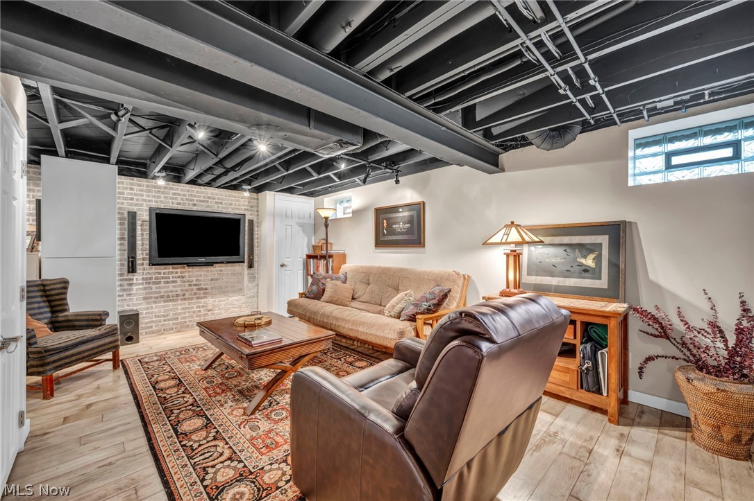 385 Longbeach Bay Village OH 44140