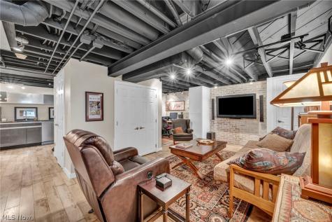 385 Longbeach Bay Village OH 44140