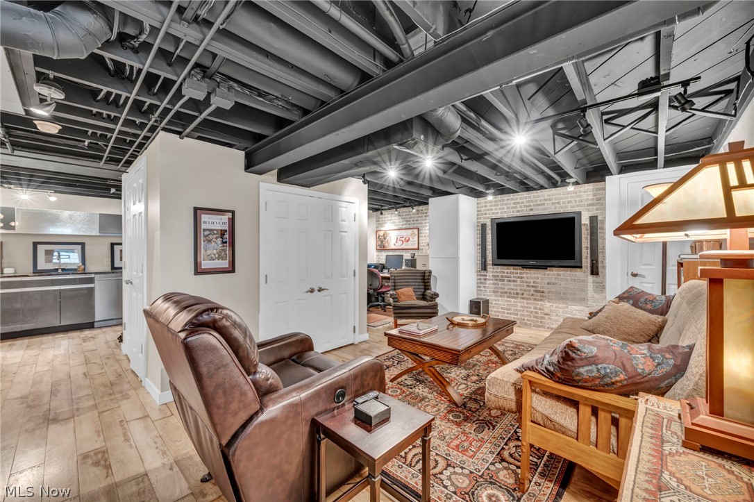 385 Longbeach Bay Village OH 44140