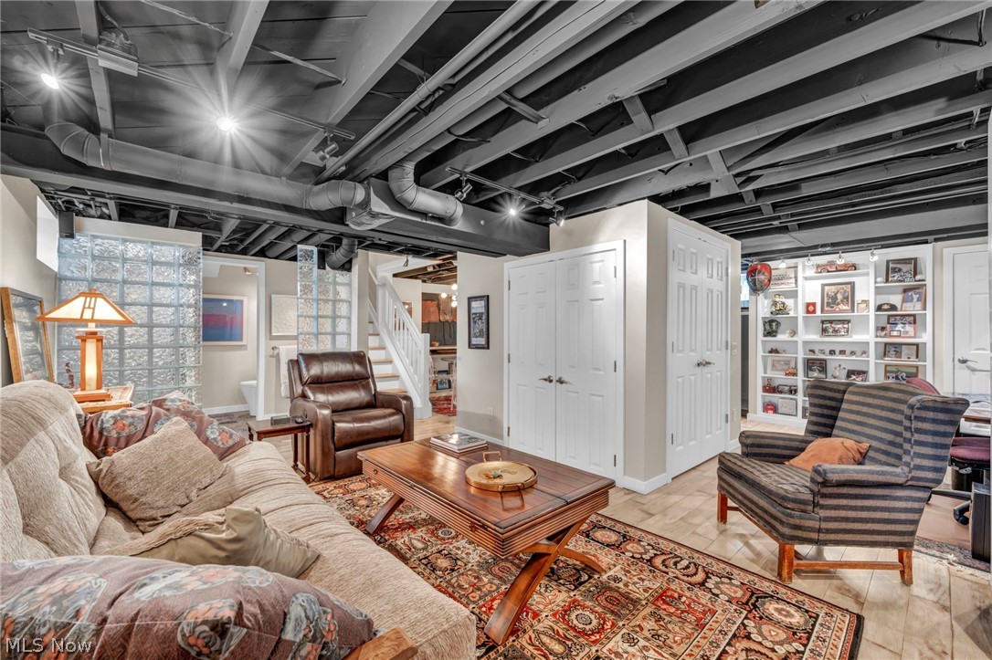 385 Longbeach Bay Village OH 44140