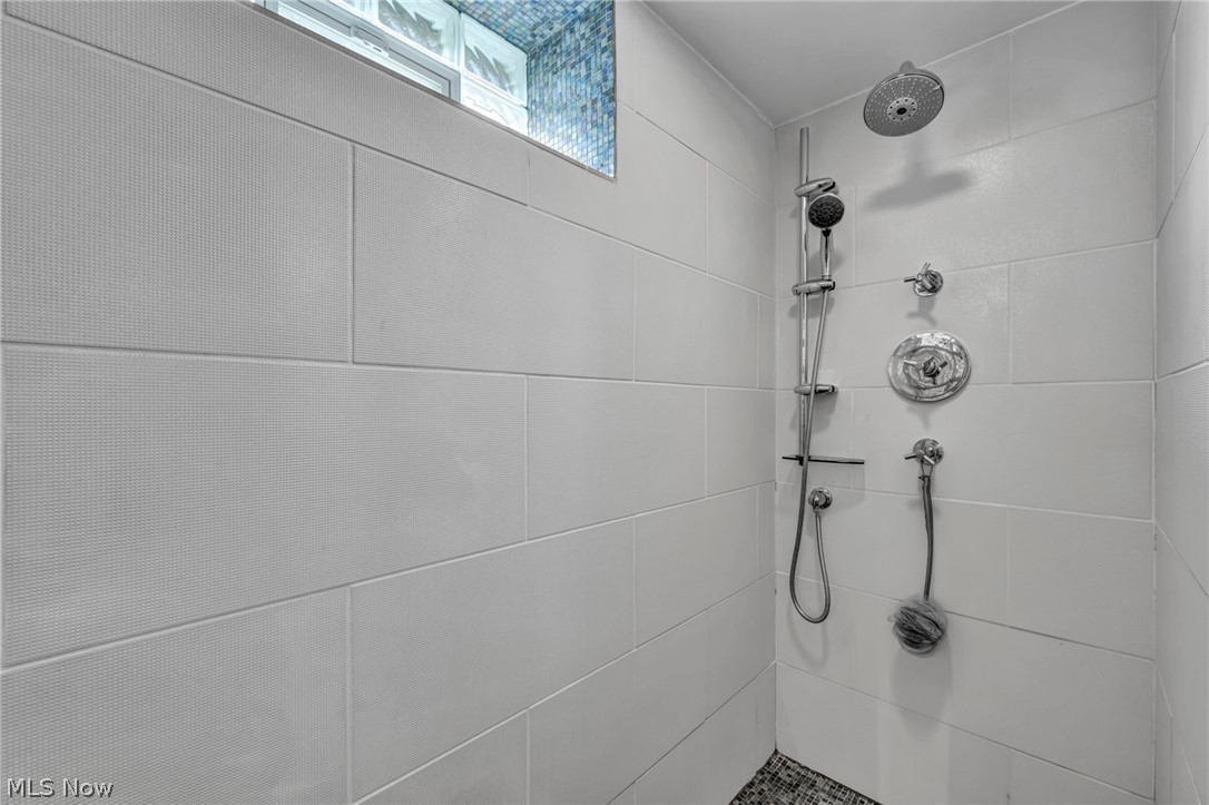 385 Longbeach Bay Village OH 44140