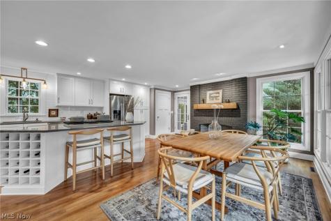 385 Longbeach Bay Village OH 44140