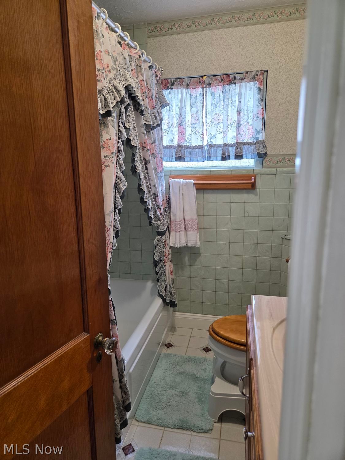 1524 Lauderdale Avenue Lakewood OH 44107