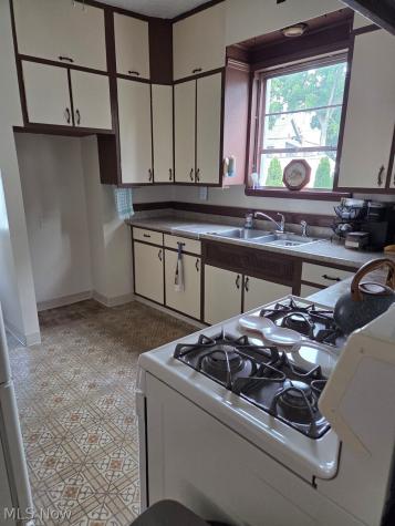 1524 Lauderdale Avenue Lakewood OH 44107