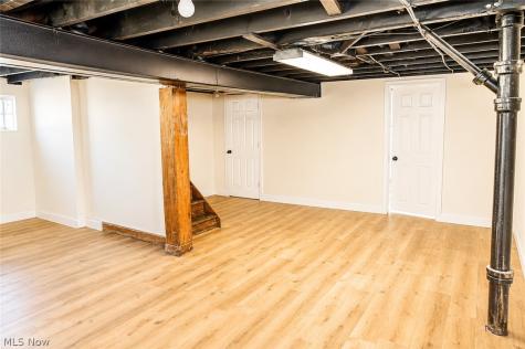 13520 Saint James Avenue Cleveland OH 44135