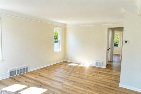 13520 Saint James Avenue Cleveland OH 44135