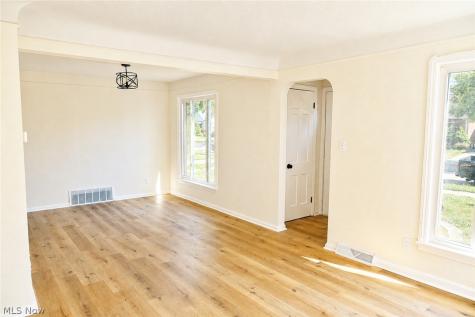 13520 Saint James Avenue Cleveland OH 44135