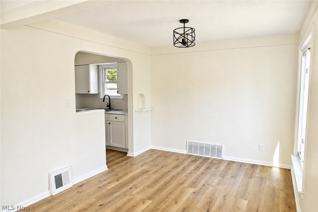 13520 Saint James Avenue Cleveland OH 44135