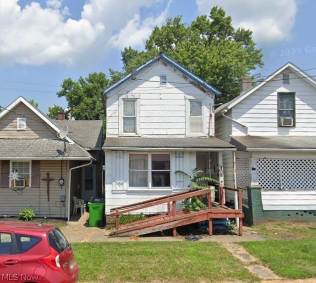 215 E 5th Street Uhrichsville OH 44683