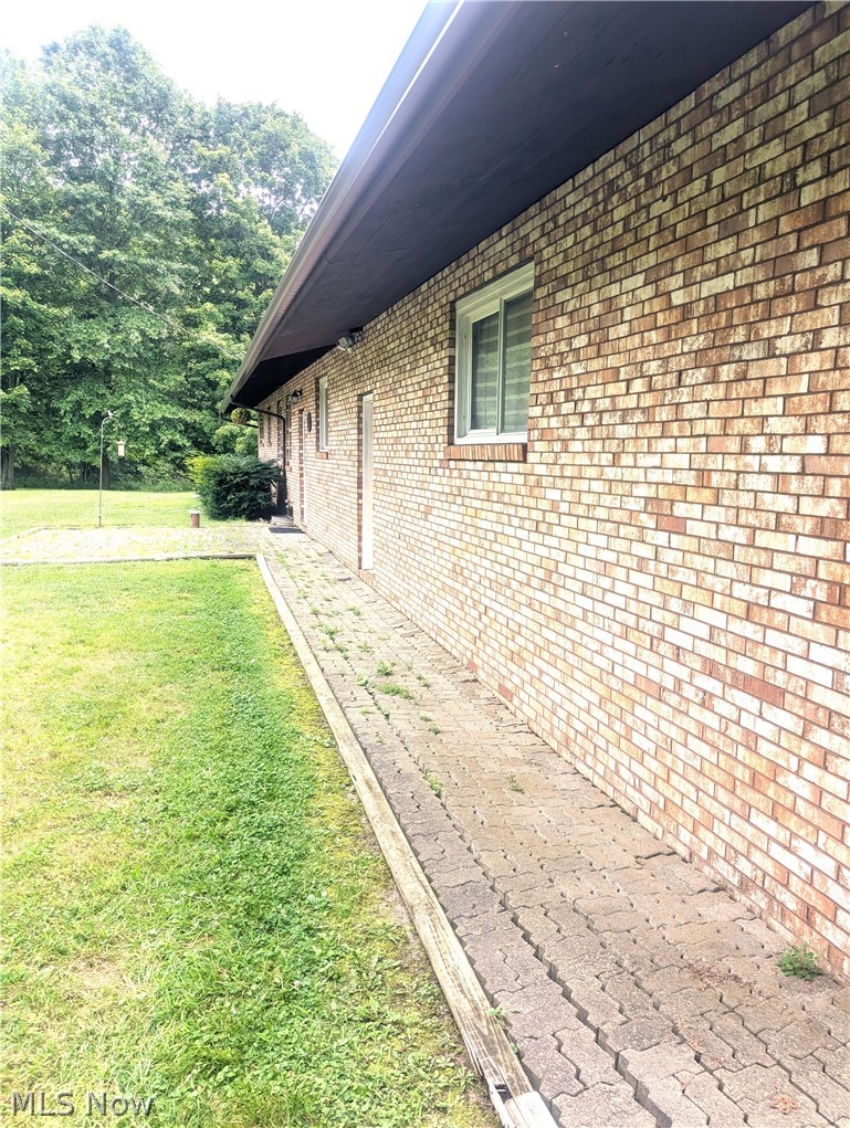 5779 Greer Road SE Uhrichsville OH 44683