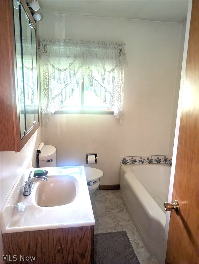 5779 Greer Road SE Uhrichsville OH 44683