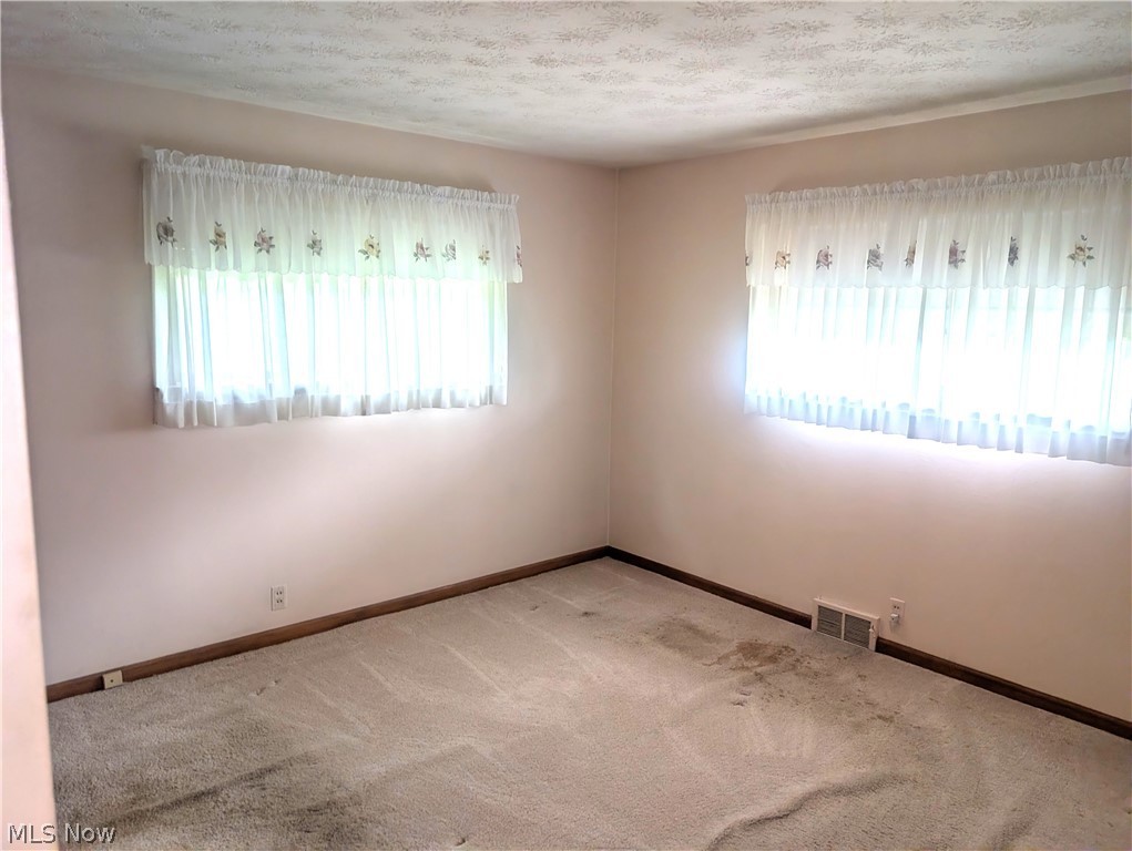 5779 Greer Road SE Uhrichsville OH 44683
