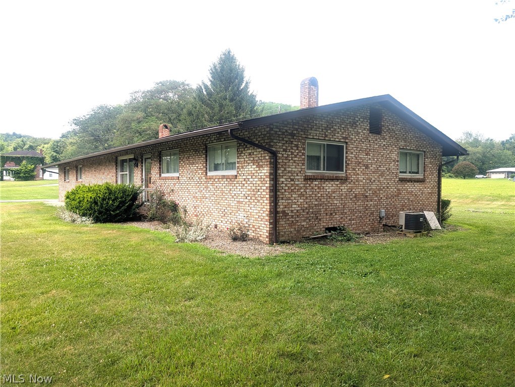 5779 Greer Road SE Uhrichsville OH 44683