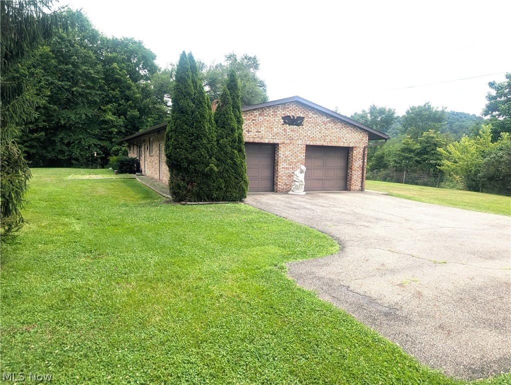 5779 Greer Road SE Uhrichsville OH 44683