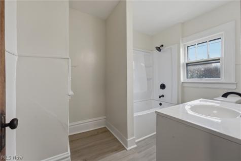 671 Russell Avenue Akron OH 44307