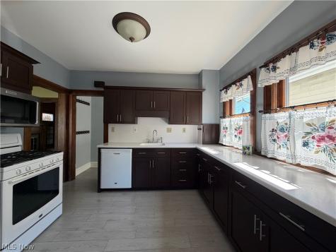 1370 Mathews Avenue Lakewood OH 44107