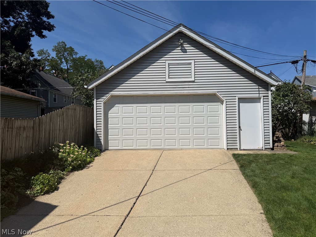 1370 Mathews Avenue Lakewood OH 44107