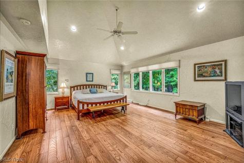 150 Sterncrest Drive Moreland Hills OH 44022